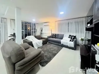 For rent 6 bedrooms house in Huai Khwang, Bangkok