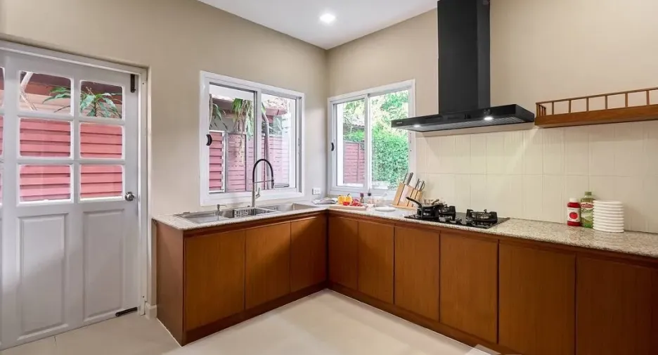 For sale and for rent 4 bedrooms house in Mueang Chiang Mai, Chiang Mai