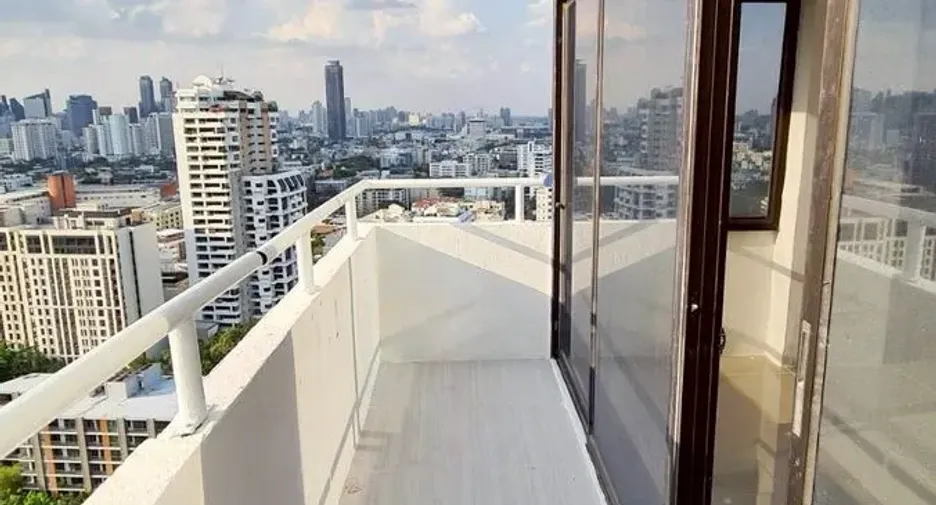 À louer 2 chambres condo à Watthana, Bangkok