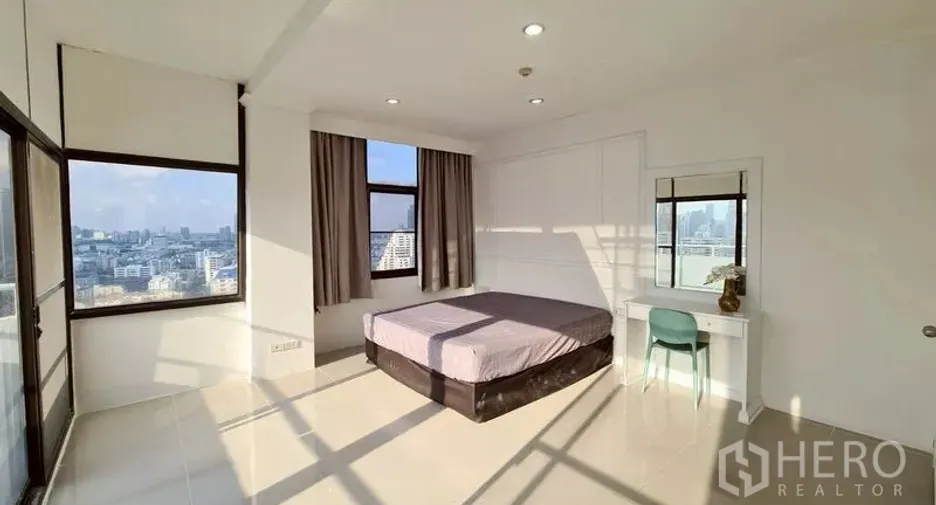 À louer 2 chambres condo à Watthana, Bangkok
