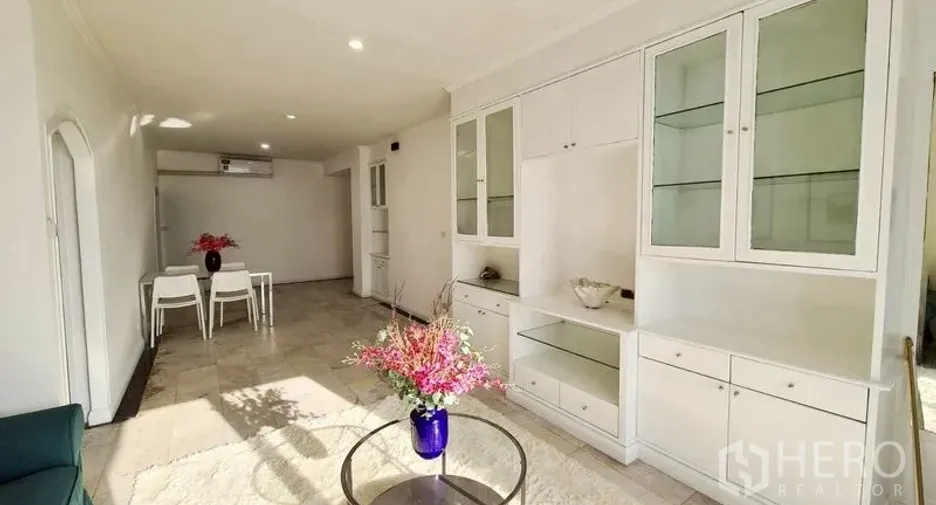 À louer 2 chambres condo à Watthana, Bangkok