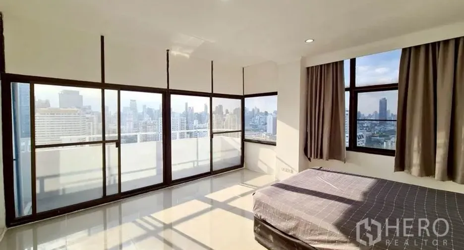 À louer 2 chambres condo à Watthana, Bangkok