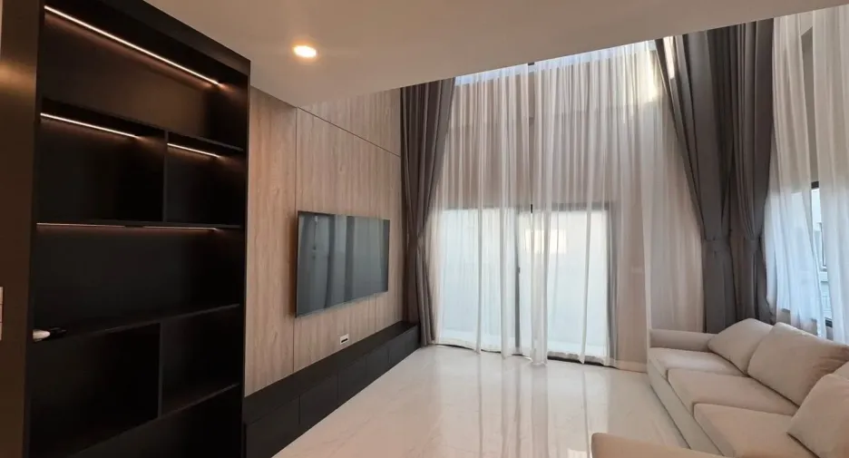 For rent 4 bedrooms house in Bang Phli, Samut Prakan