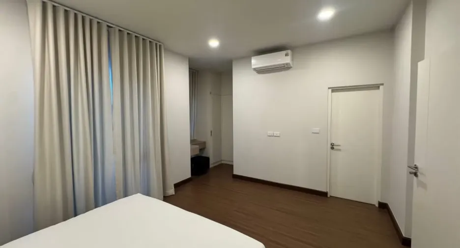 For rent 4 bedrooms house in Bang Phli, Samut Prakan