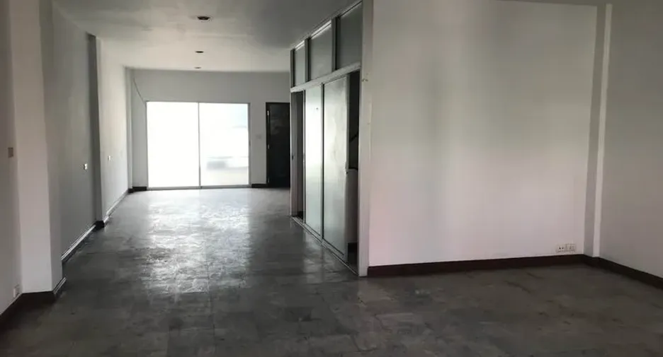 For rent office in Suan Luang, Bangkok