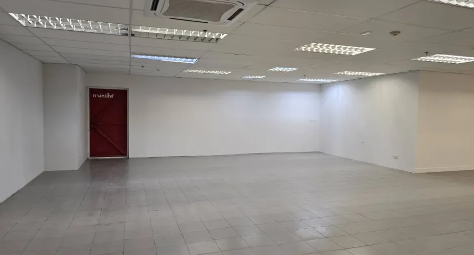 For rent retail Space in Watthana, Bangkok