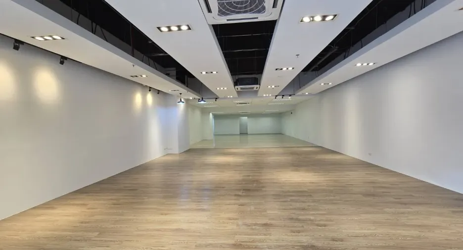 For rent retail Space in Watthana, Bangkok