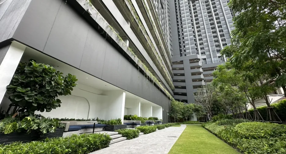 For rent 1 bed condo in Khlong Toei, Bangkok