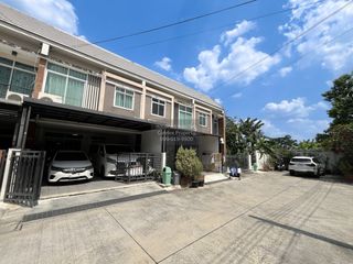 For sale 3 bedrooms townhouse in Phasi Charoen, Bangkok