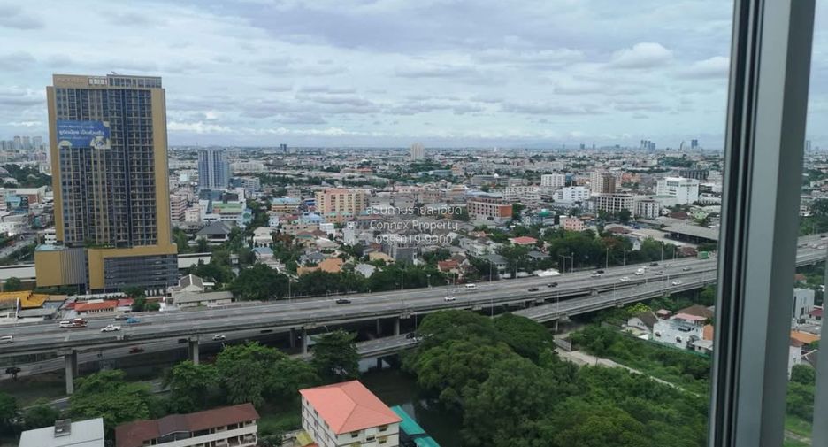 For sale 3 bedrooms condo in Watthana, Bangkok
