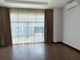 Casa en venta de 4 habitaciones en Bang Khen, Bangkok