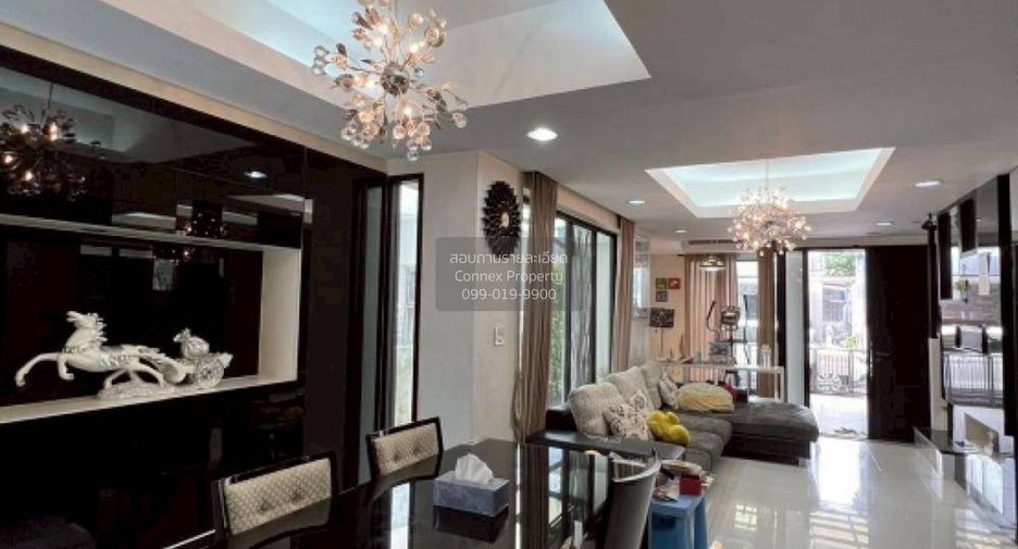 Casa adosada en venta de 3 habitaciones en Chatuchak, Bangkok