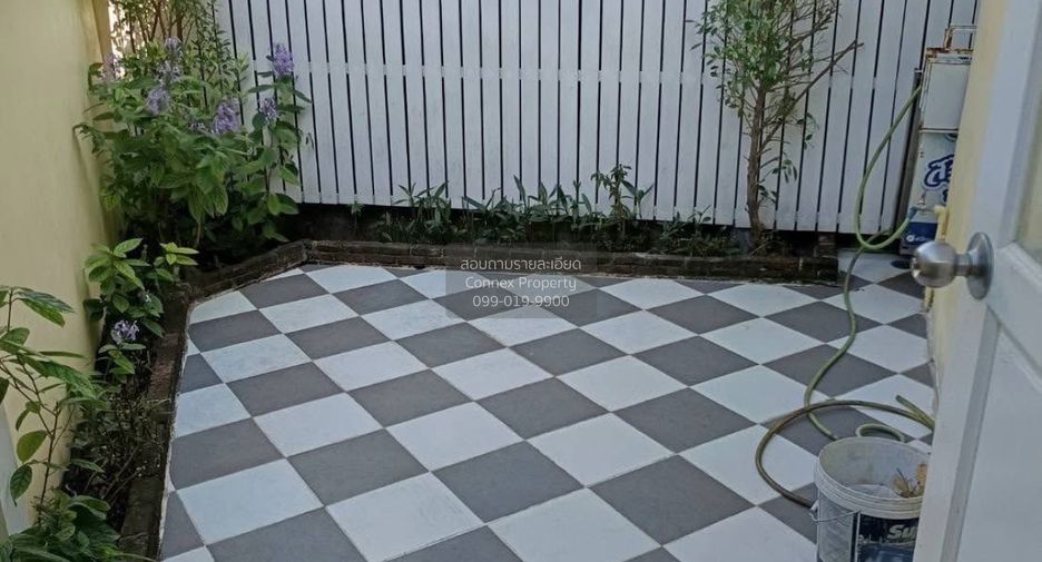 For sale 4 bedrooms house in Bangkok Noi, Bangkok