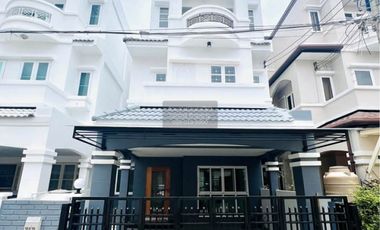 Reihenhaus zum Kauf mit 4 Zimmer in Chatuchak, Bangkok