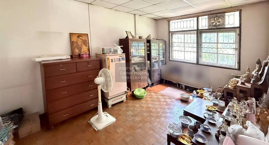 For sale 4 bedrooms house in Wang Thonglang, Bangkok