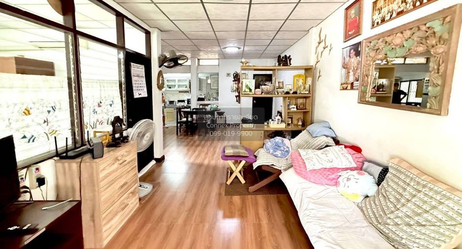 For sale 4 bedrooms house in Wang Thonglang, Bangkok