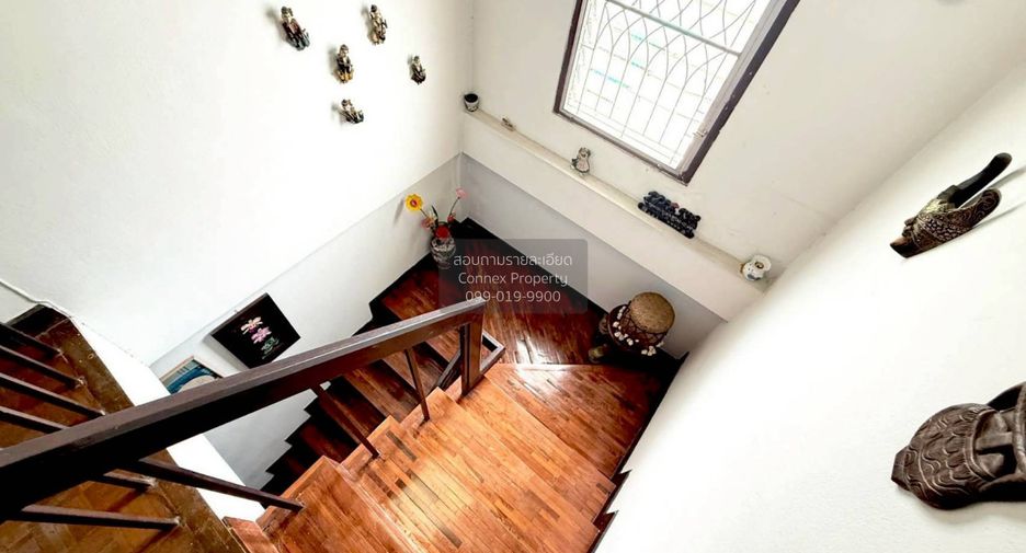 For sale 4 bedrooms house in Wang Thonglang, Bangkok