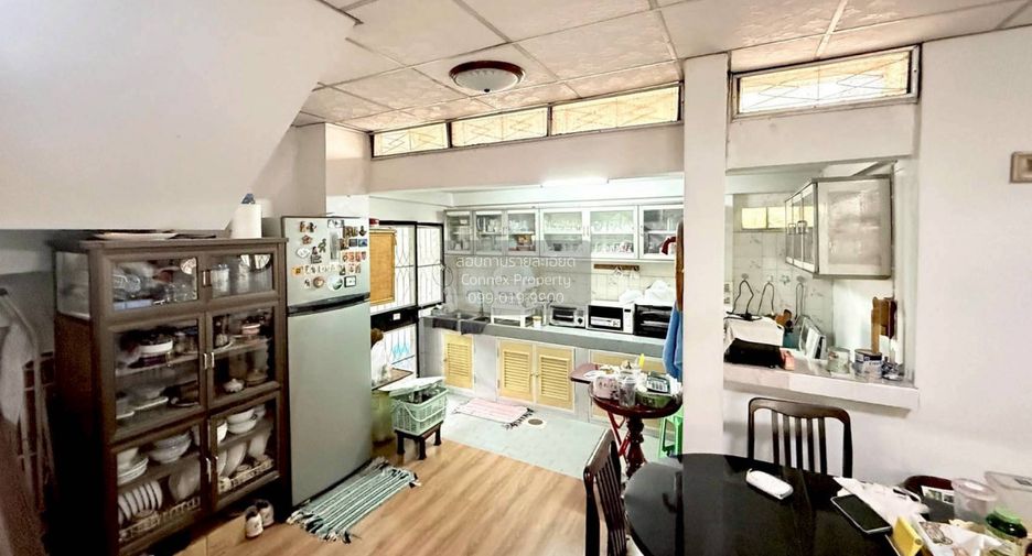 For sale 4 bedrooms house in Wang Thonglang, Bangkok