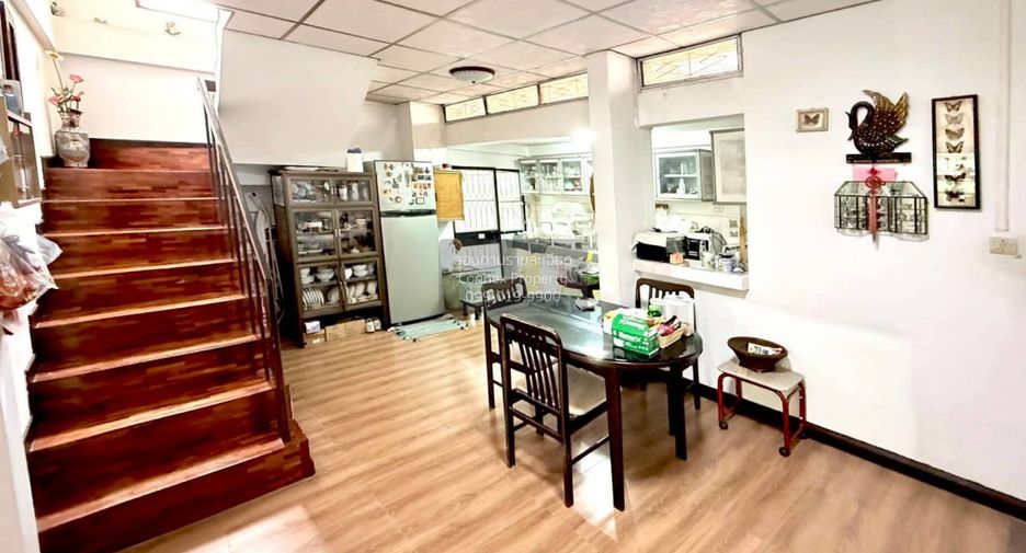 For sale 4 bedrooms house in Wang Thonglang, Bangkok