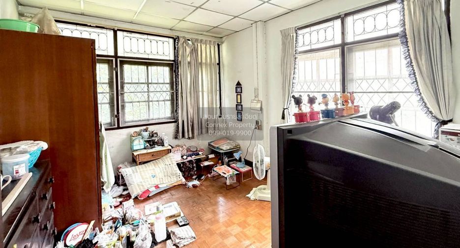 For sale 4 bedrooms house in Wang Thonglang, Bangkok