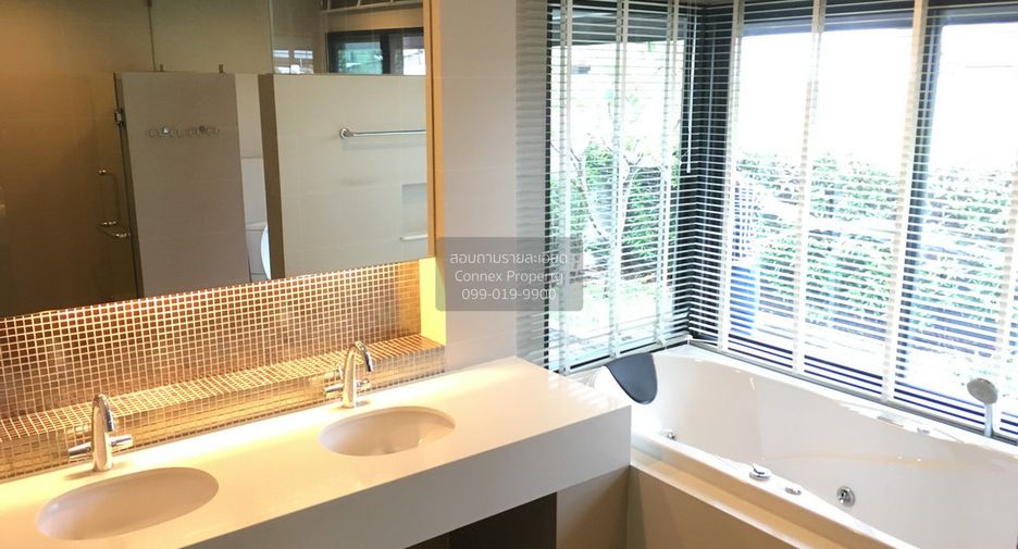 For sale 3 bedrooms house in Bang Kapi, Bangkok