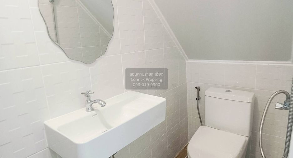 For sale 3 bedrooms townhouse in Krathum Baen, Samut Sakhon