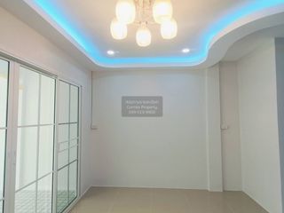 出售 3 卧室 联排别墅 在 Krathum Baen, Samut Sakhon