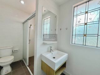 Casa adosada en venta de 3 habitaciones en Saphan Sung, Bangkok