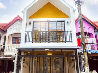 出售 2 卧室 联排别墅 在 Lat Phrao, 曼谷