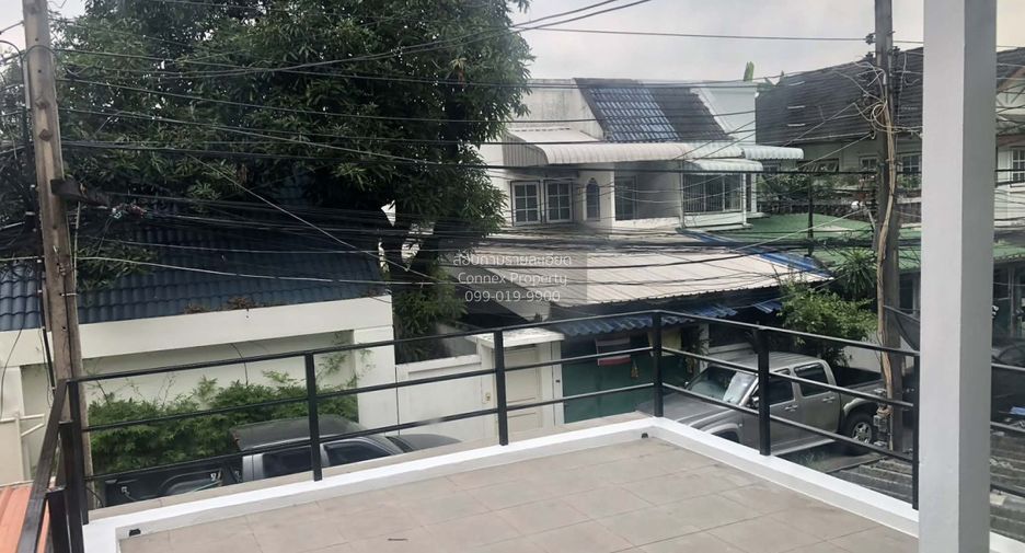 For sale 2 bedrooms townhouse in Lak Si, Bangkok