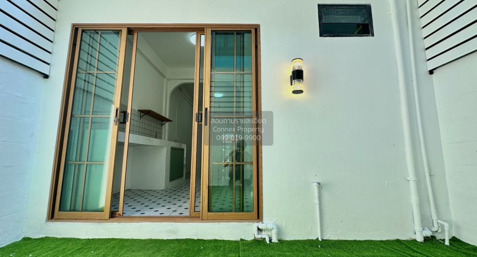 For sale 2 bedrooms townhouse in Bang Khae, Bangkok