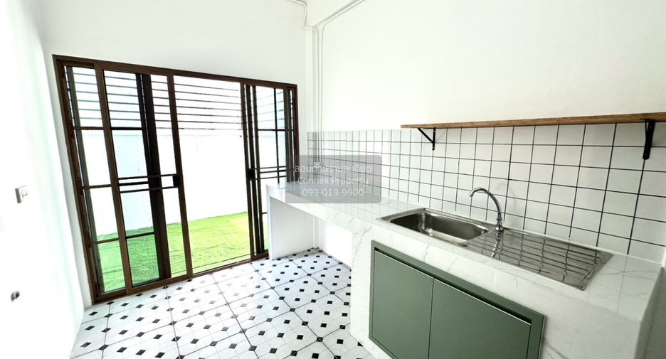 For sale 2 bedrooms townhouse in Bang Khae, Bangkok