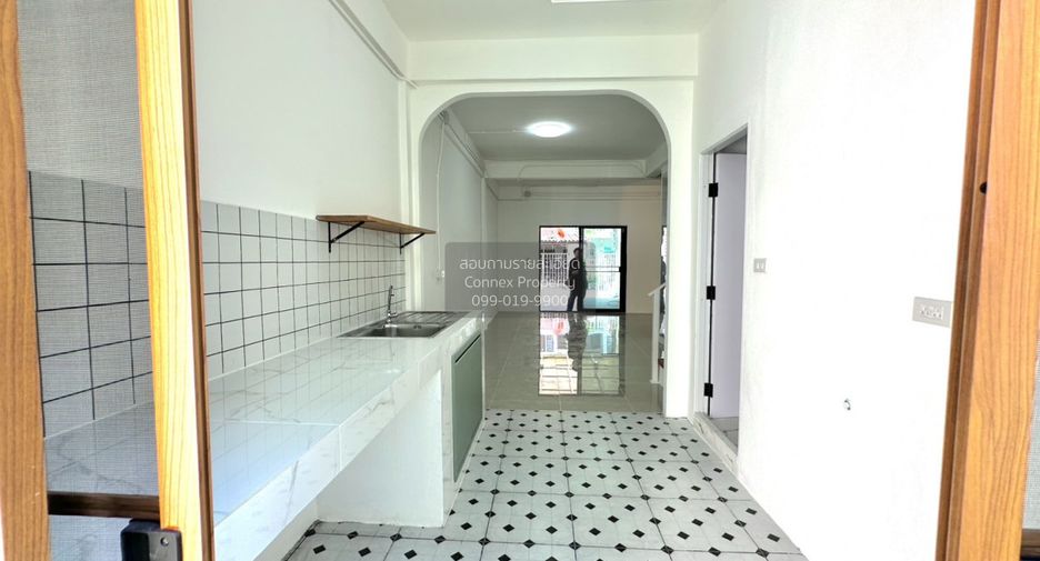 For sale 2 bedrooms townhouse in Bang Khae, Bangkok