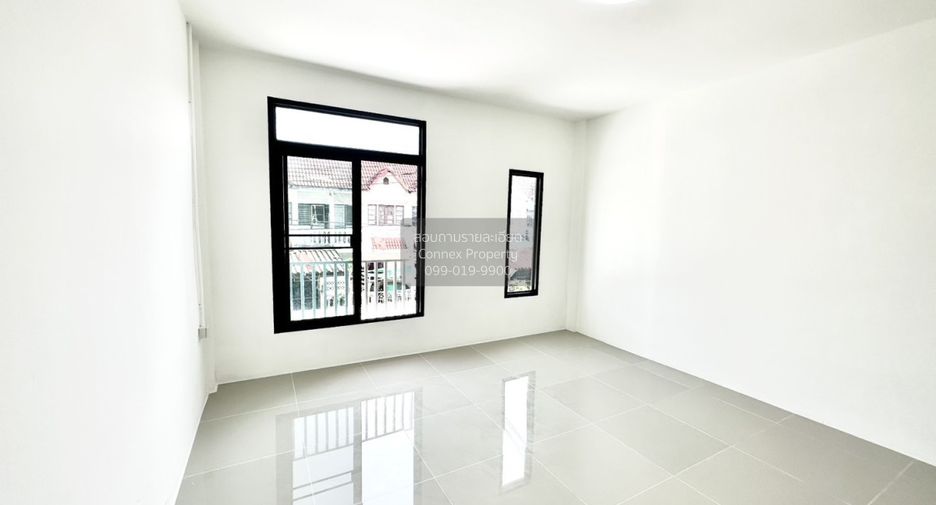 For sale 2 bedrooms townhouse in Bang Khae, Bangkok