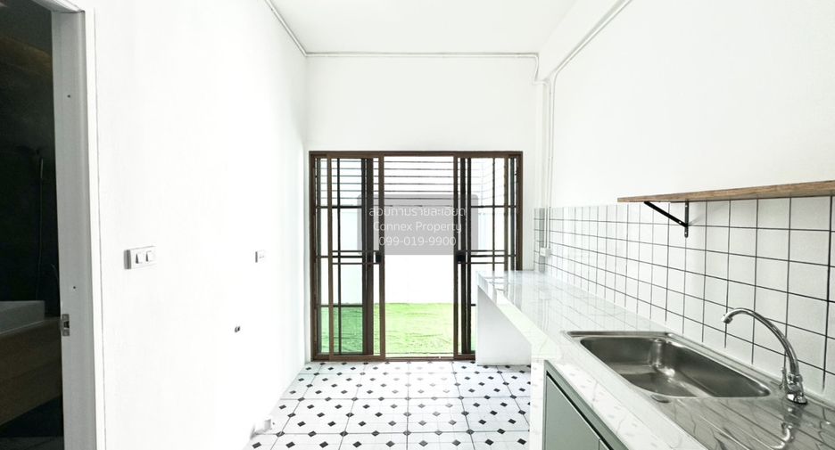 For sale 2 bedrooms townhouse in Bang Khae, Bangkok