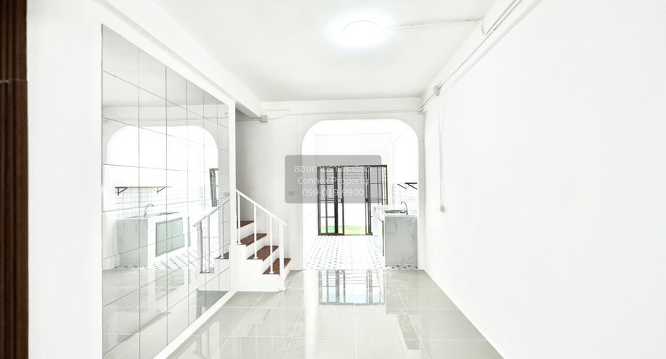 For sale 2 bedrooms townhouse in Bang Khae, Bangkok