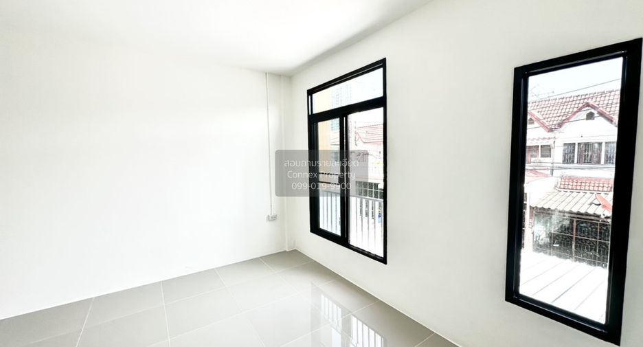 For sale 2 bedrooms townhouse in Bang Khae, Bangkok