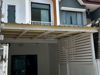 For sale 2 bedrooms townhouse in Bang Khae, Bangkok