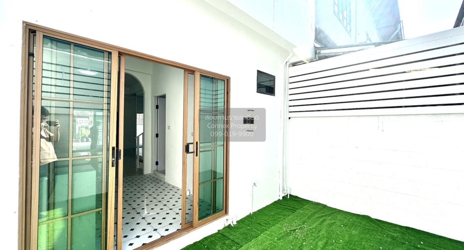 For sale 2 bedrooms townhouse in Bang Khae, Bangkok