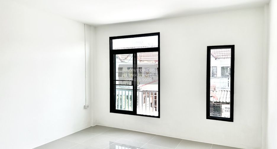 For sale 2 bedrooms townhouse in Bang Khae, Bangkok
