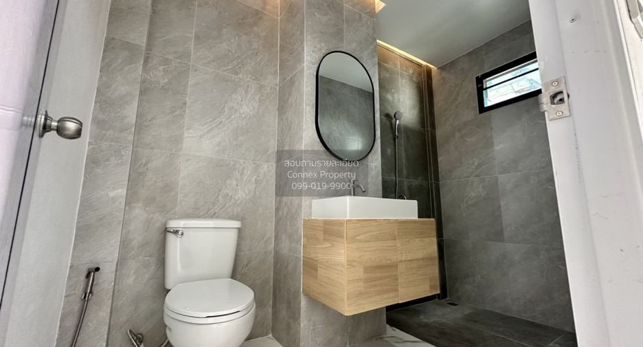 For sale 2 bedrooms townhouse in Bang Khae, Bangkok