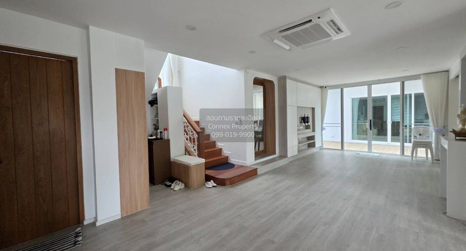 For sale 6 bedrooms house in Thawi Watthana, Bangkok