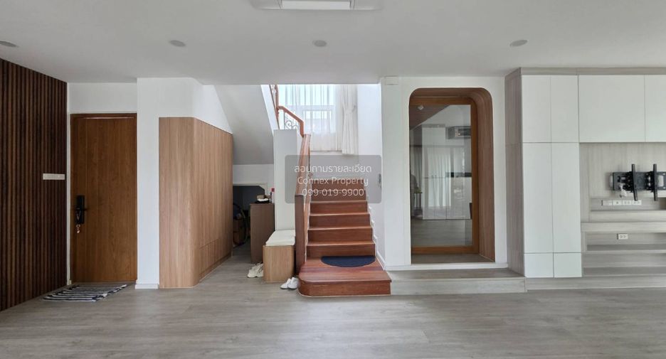 For sale 6 bedrooms house in Thawi Watthana, Bangkok