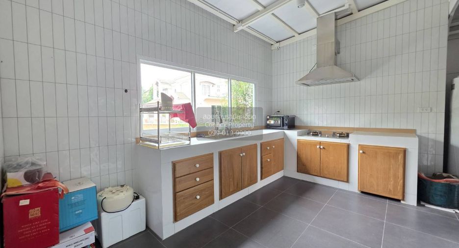 For sale 6 bedrooms house in Thawi Watthana, Bangkok