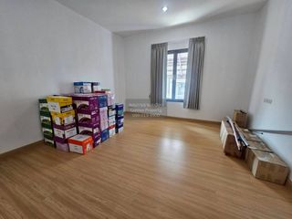 For sale 3 bedrooms townhouse in Huai Khwang, Bangkok