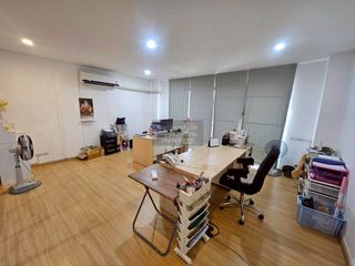 For sale 3 bedrooms townhouse in Huai Khwang, Bangkok