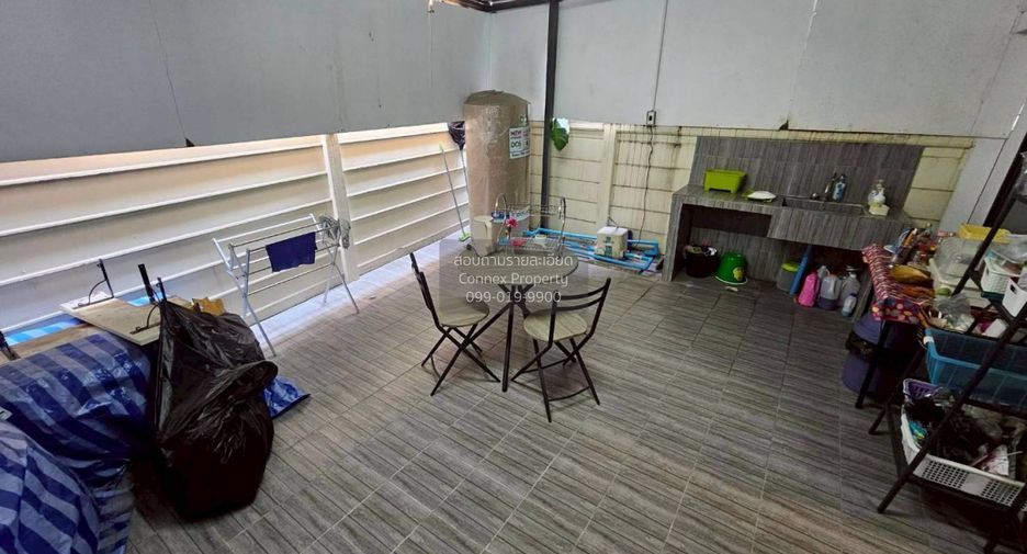 For sale 3 bedrooms townhouse in Huai Khwang, Bangkok