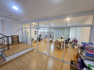 For sale 3 bedrooms townhouse in Huai Khwang, Bangkok