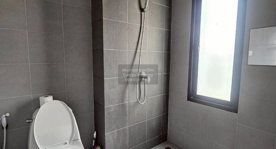 For sale 3 bedrooms townhouse in Huai Khwang, Bangkok