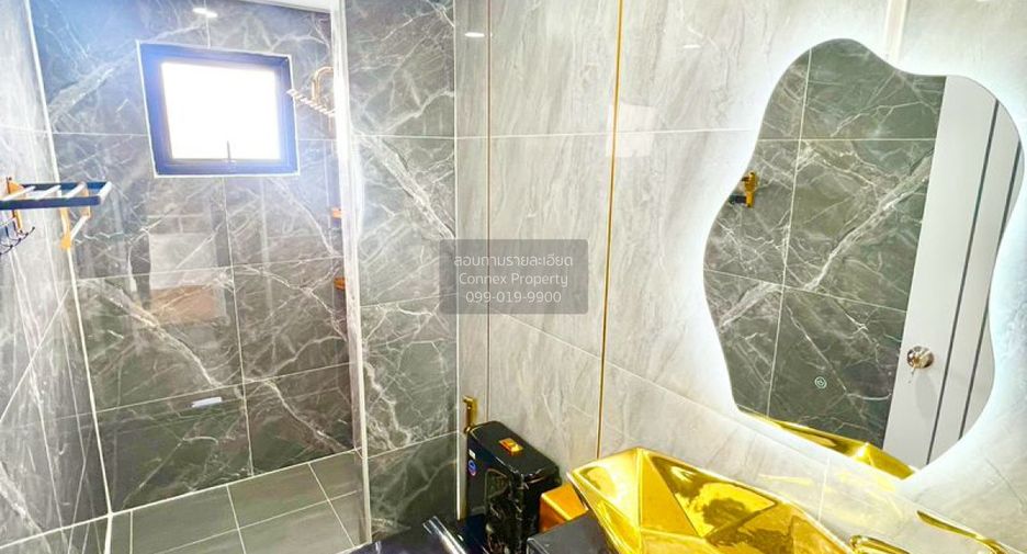 For sale 4 bedrooms townhouse in Lam Luk Ka, Pathum Thani